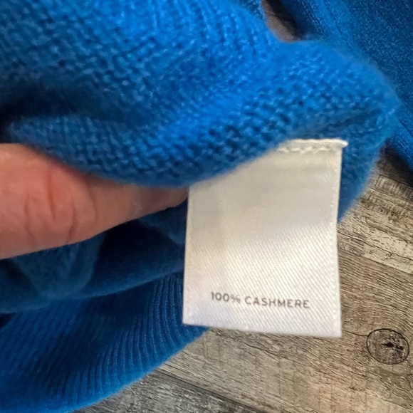 New Halogen V-Neck Cashmere Sweater - Picture 5 of 8